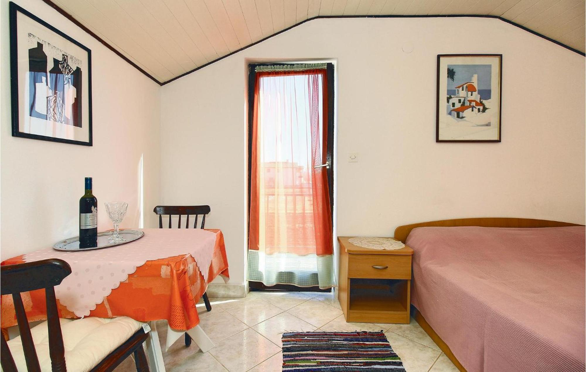 Gorgeous Apartment In Umag With Wifi Exterior photo